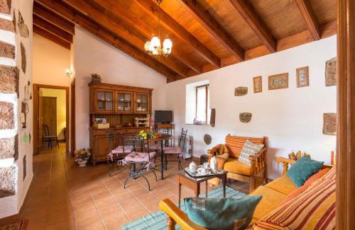 Tejina Apartment | Relaxing Finca El Picacho Apartments near Beach & Pool