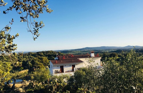 Almoharin Cottage | Relaxing Retreat at Finca Flores Amarillas for 12 Guests