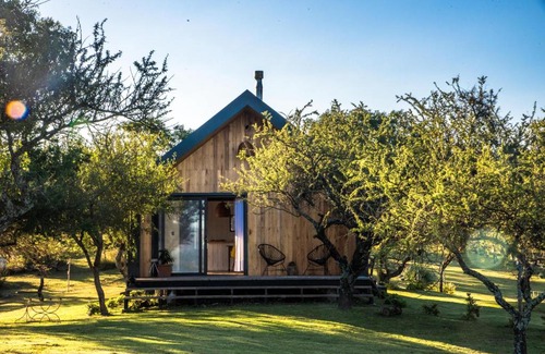 Alta Gracia Ski Chalet | Relaxing Finca Granero: Oceanfront Poolside Retreat
