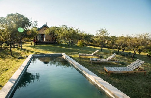 Alta Gracia Ski Chalet | Relaxing Finca Granero: Oceanfront Poolside Retreat