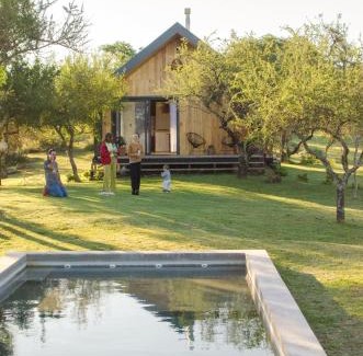 Alta Gracia Ski Chalet | Relaxing Finca Granero: Oceanfront Poolside Retreat