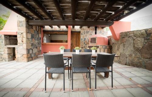 Mogan Cabin | Pet-Friendly Getaway at Finca Horno de la Teja, Rated 9.5