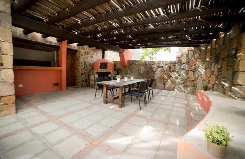 Mogan Cabin | Pet-Friendly Getaway at Finca Horno de la Teja, Rated 9.5
