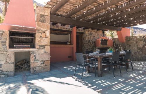 Mogan Cabin | Pet-Friendly Getaway at Finca Horno de la Teja, Rated 9.5