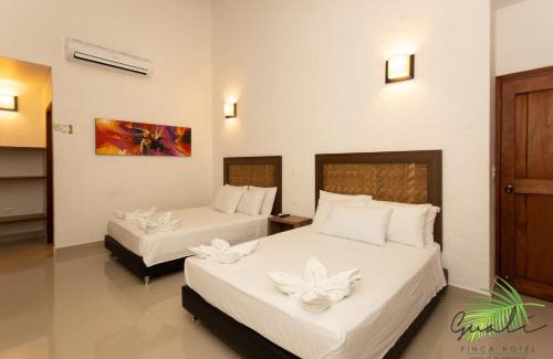 Santa Fe de Antioquia Hotel | Relax at Finca Hotel Guali Santafe with Pool & Hot Tub