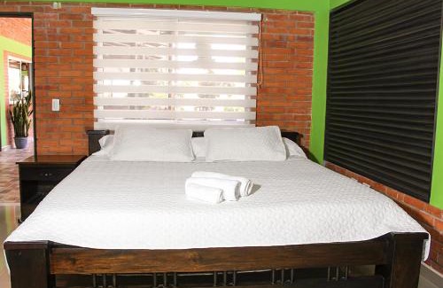 Filandia House | Relax at Finca Hotel el Vergel: Pet Friendly Retreat