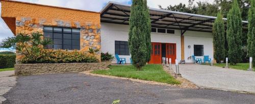 Pereira House | Pet-Friendly Finca Hotel Veracruz Campestre with Pool & Hot Tub