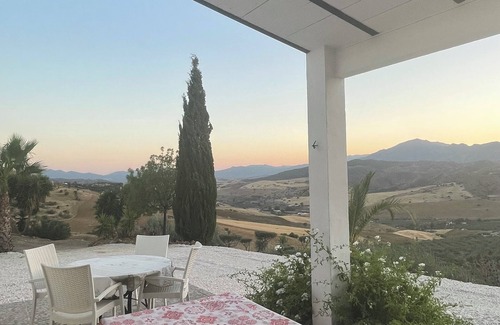 Alora Cottage | Relaxing Retreat with Pool and Spa in the Countryside
