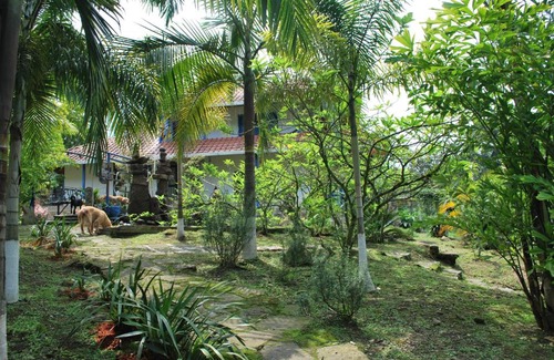 La Vega Cabin | Pet-Friendly Finca Jardín del Agua with Breakfast Included