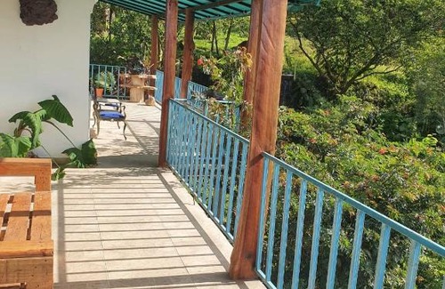 La Vega Cabin | Pet-Friendly Finca Jardín del Agua with Breakfast Included