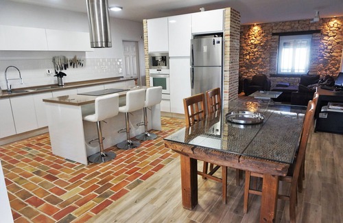 Lillo House | Discover Finca La Caprichosa: Heated Pool & Relaxing Spa