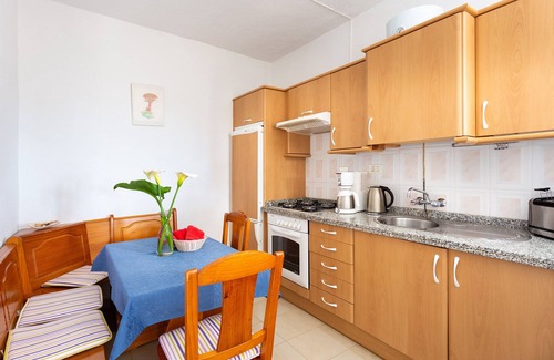 Icod de los Vinos Apartment | Discover Finca La Gaviota: Spa & Family-Friendly Retreat