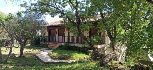 Candeleda House | Explore Finca La Josa: 4-Star Family-Friendly Retreat