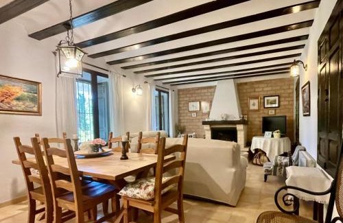 Huescar House | Pet-Friendly Retreat: Cortijo de LA LOSA - Guest Rated 9.8