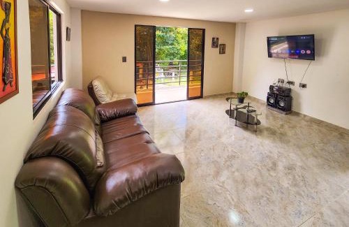 Portachuelo Villa | Finca,lago de pesca,piscina natural,moderna