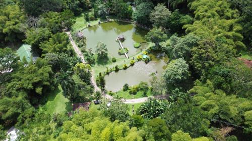 Portachuelo Villa | Finca,lago de pesca,piscina natural,moderna