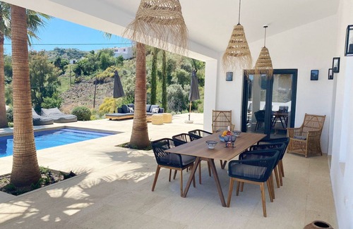 Competa Cottage | Unforgettable Stay at Finca Loma La Tapia - 10/10 Rating