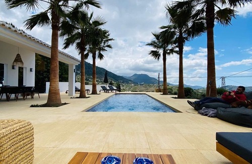 Competa Cottage | Unforgettable Stay at Finca Loma La Tapia - 10/10 Rating