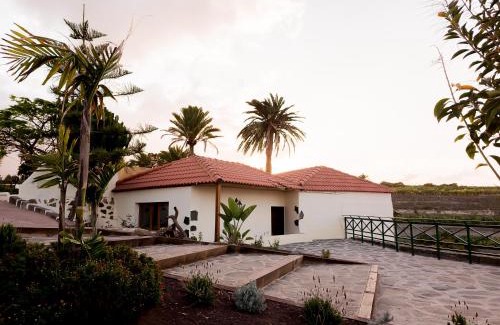 Arucas House | Discover Finca Los Ángeles: Oceanfront Paradise Awaits