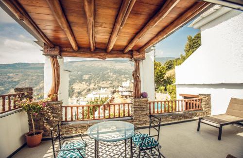 Capileira Hotel | Idyllic Finca Los Llanos: Oceanfront Retreat with Pool