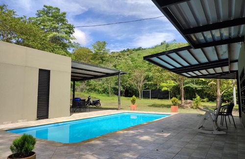 Villeta House | Pet-Friendly Retreat at Finca los Ocobos - Rated 10/10!