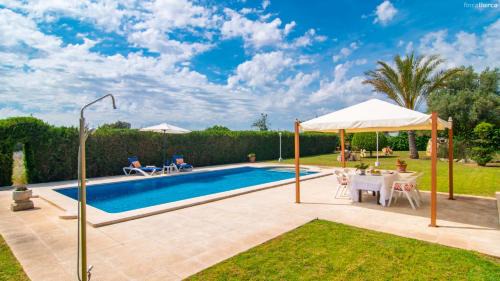 Lloseta Villa | Relax at Finca Mafedo: Discover a Poolside Retreat