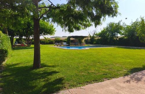 Valdetorres de Jarama House | Exquisite Finca Paredes: Pet-Friendly Oceanfront Retreat
