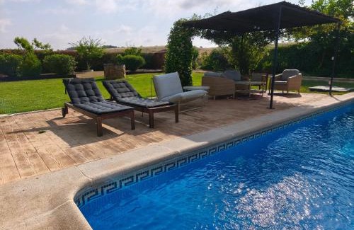 Valdetorres de Jarama House | Exquisite Finca Paredes: Pet-Friendly Oceanfront Retreat