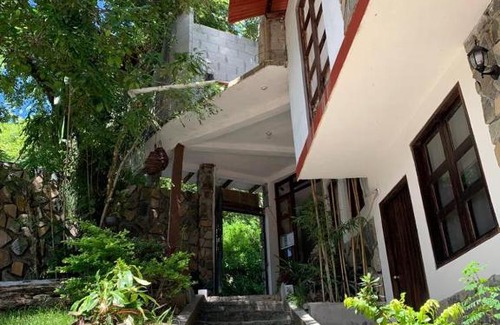 Xilitla Hotel | Relax at Finca Quinta Los Cedros with Oceanfront Views