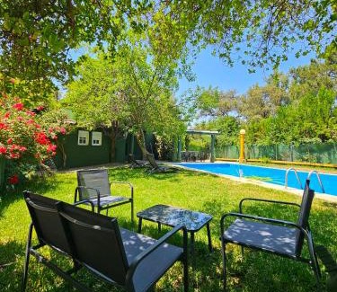 Constantina House | Relax at Finca Rural Labriega del Hueznar - 8.7/10 Rated