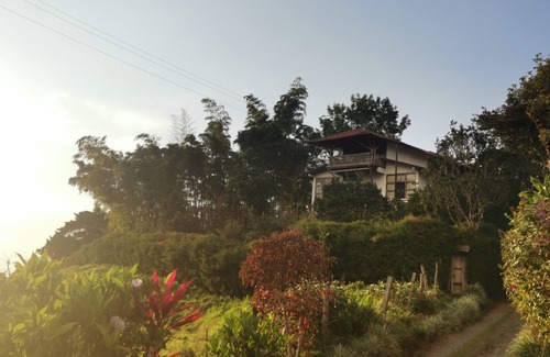 Filandia Cabin | Rustic Finca with Breathtaking Views Near Filandia