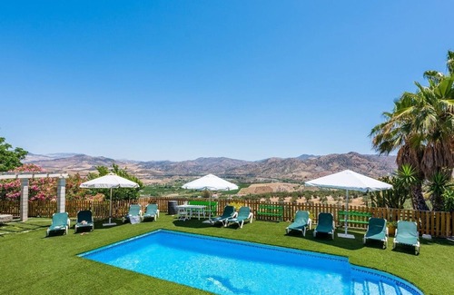 Alora Villa | Idyllic Finca Salrima Álora with Pool & Spa Amenities