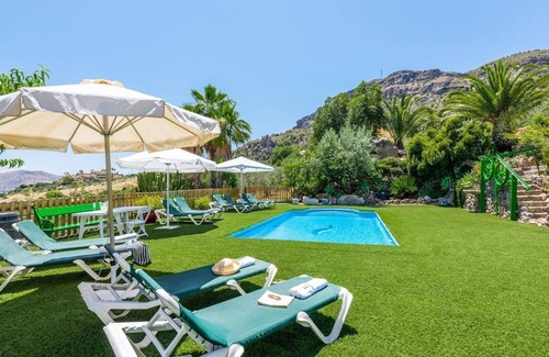 Alora Villa | Idyllic Finca Salrima Álora with Pool & Spa Amenities