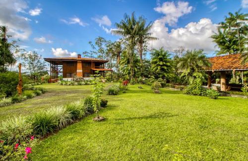 Rio Cuarto de Grecia House | Relax at Finca San Tocuar: Family-Friendly Getaway
