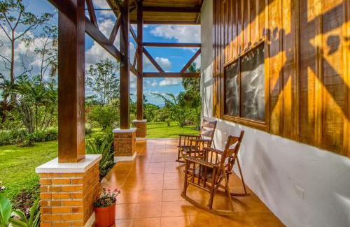 Rio Cuarto de Grecia House | Relax at Finca San Tocuar: Family-Friendly Getaway