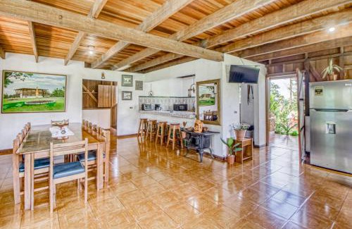 Rio Cuarto de Grecia House | Relax at Finca San Tocuar: Family-Friendly Getaway