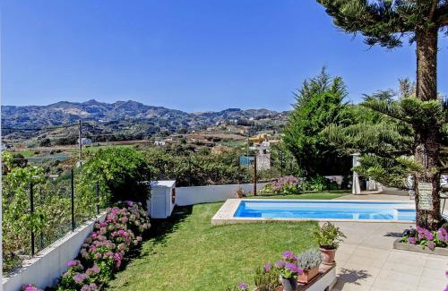 El Palmital House | Finca Tres Chimeneas: Family-Friendly Retreat with Pool