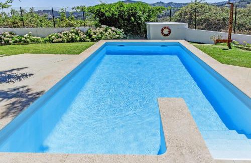 El Palmital House | Finca Tres Chimeneas: Family-Friendly Retreat with Pool