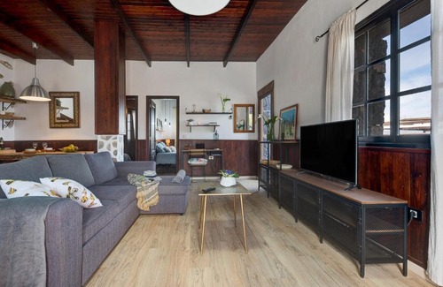 Los Realejos Villa | Finca Viña Maria: Guest Rated 9.5 with Pool & Family Fun