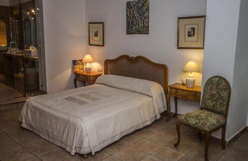 Ribera del Fresno House | Pet-Friendly Finca Villa Juan: A Family Escape Awaits