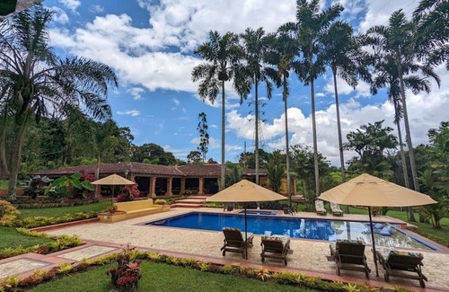 Barbosa Villa | Relax at Finca Villa Kaisa: Pet-Friendly Retreat with Pool