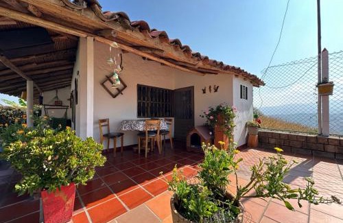 Raquira House | Finca Villa Maria: Family-Friendly Cabaña with Kitchen Access