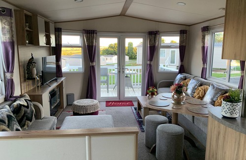 Grampound Cottage | Family-Friendly FINCH 25 at Meadow Lakes Holiday Park