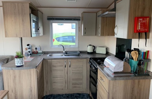 Grampound Cottage | Family-Friendly FINCH 25 at Meadow Lakes Holiday Park