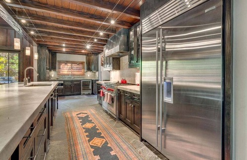 Timberland Hotel | Peaceful Retreat: Family-Friendly Home Near Hurricane Bay