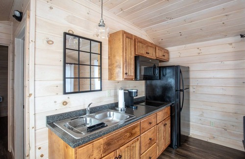 North Sebago Villa | Finch Limit 4 2 Bedroom Cabin