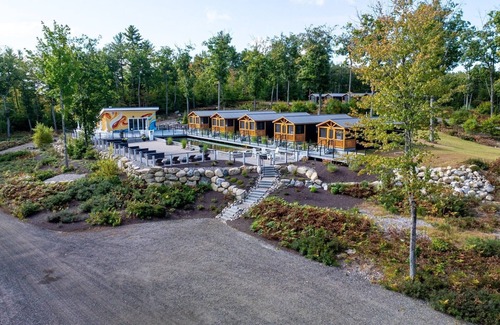 North Sebago Villa | Finch Limit 4 2 Bedroom Cabin
