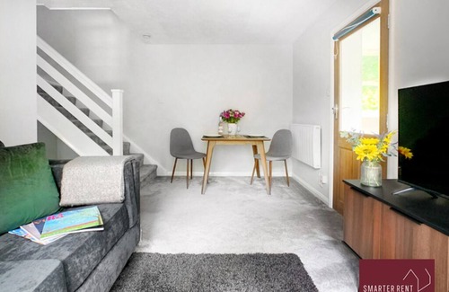 Wokingham Apartment | Cozy Finchampstead 1 Bedroom House with Garden Retreat