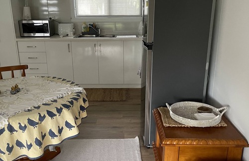 Clayton House | Cozy Finches Cottage - Perfect for Family Getaways