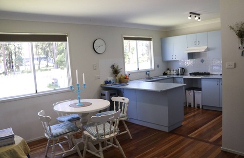 Wandandian Cottage | Finchley B&B Wandandian: Pet-Friendly Oceanfront Retreat